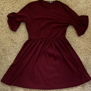 Tall Ribbed Frill Sleeve Smock Dress from BooHoo in great condition. Never worn!